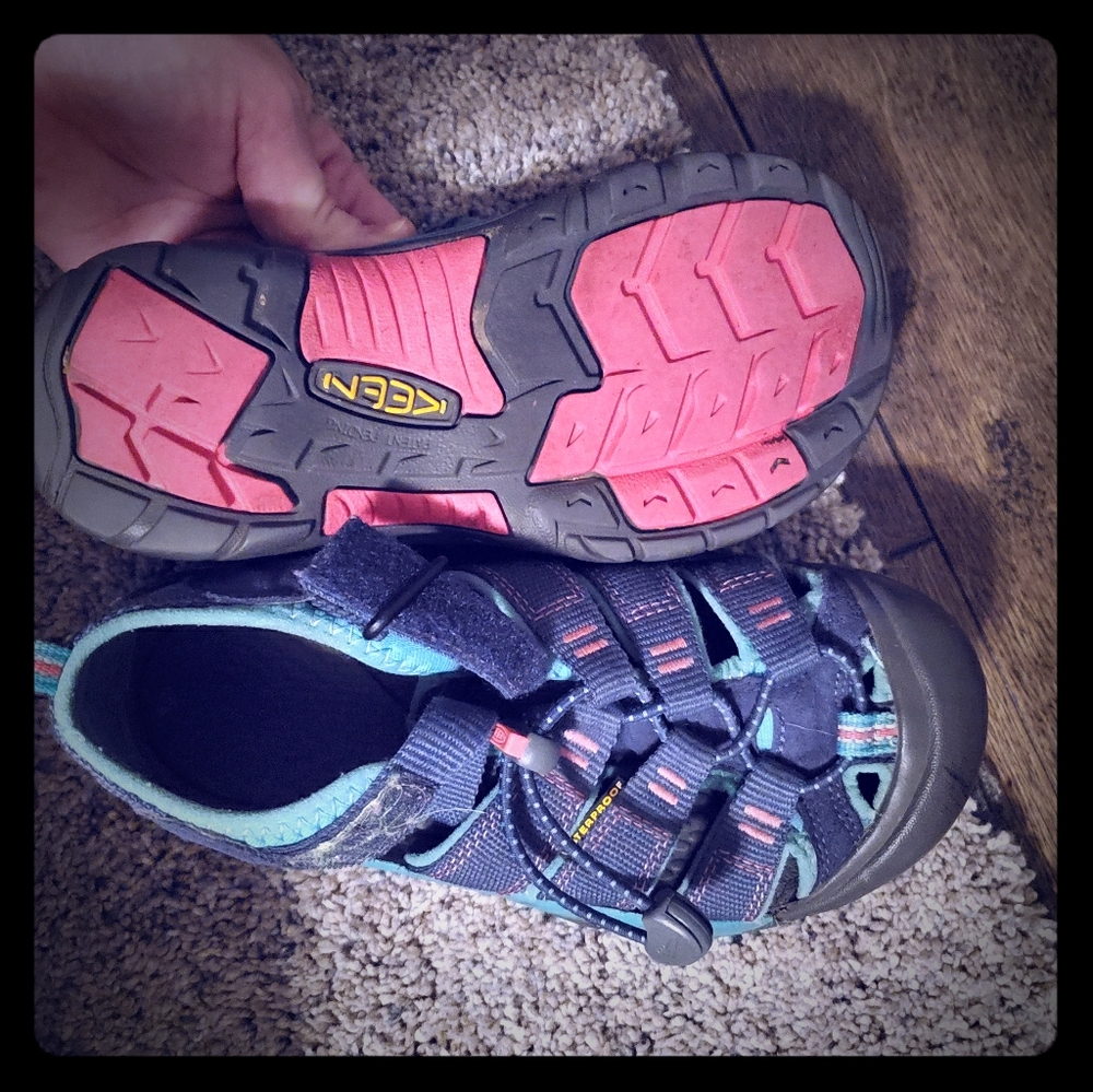 Youth Keens Sandals